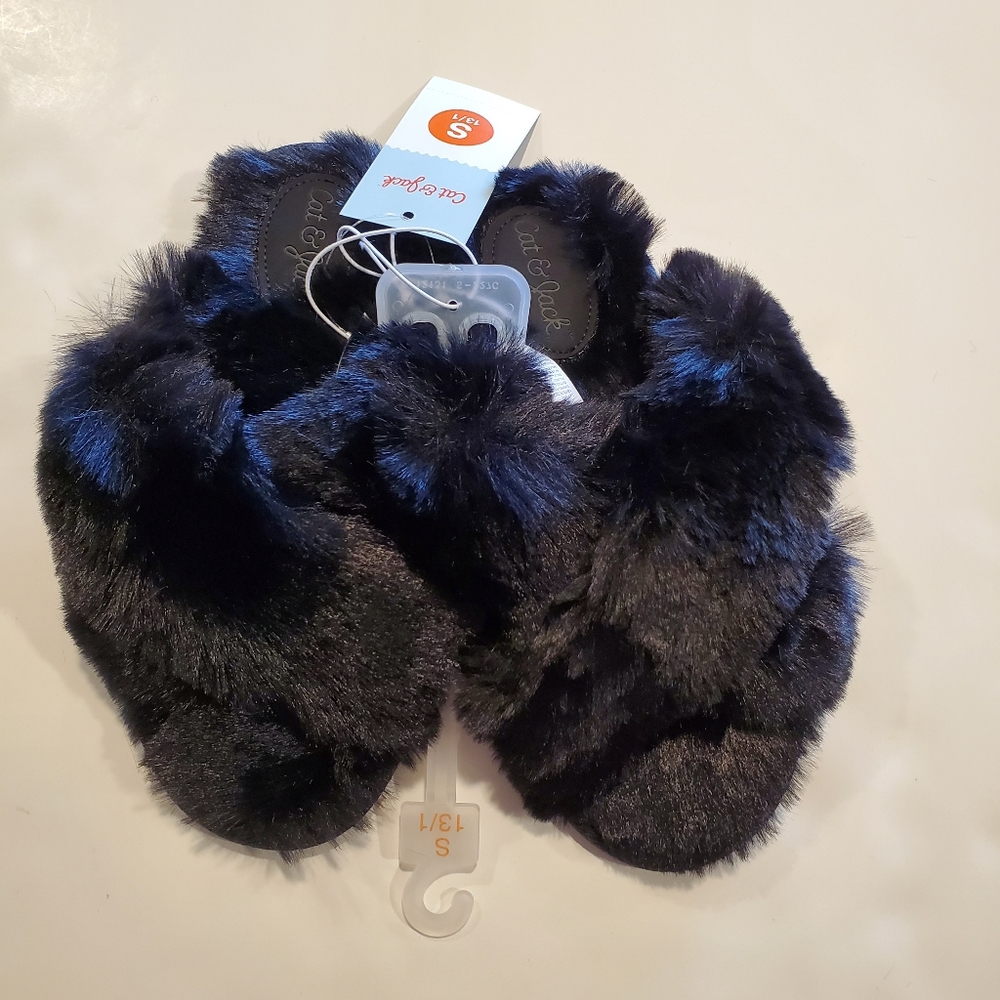 Cat & Jack Brooklyn Girl's Fuzzy Slippers - Size Small 13/1 - Black  NWT